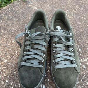 PUMA Women’s Clyde Velour Olive Sneakers. Size 9. NEW
